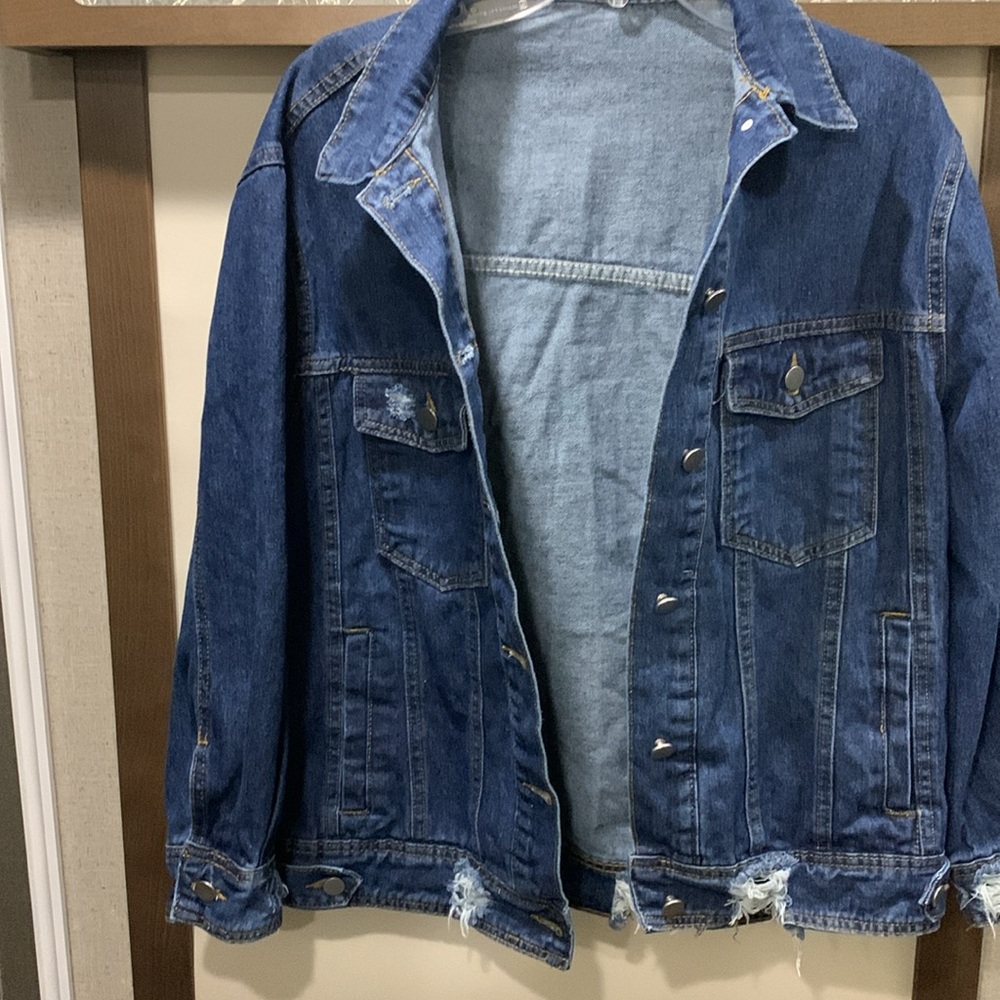 Denim distressed Jacket Women’s Sz 1X Button down 6-Pocket Classic For all Ages - Picture 8 of 9